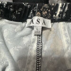 Women's Black and White Leggings